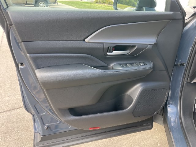 Used 2025 Toyota Grand Highlander AWD image 11