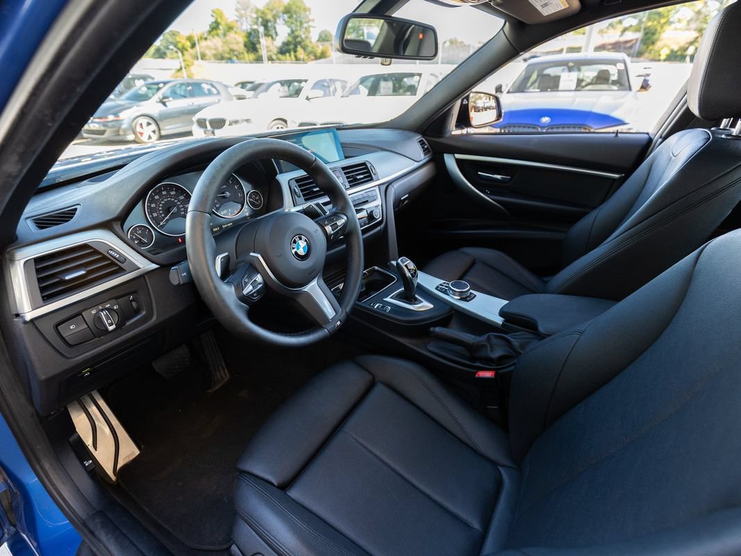 Used 2018 BMW 330i xDrive Sedan w/ M Sport Package AWD/4WD image 19