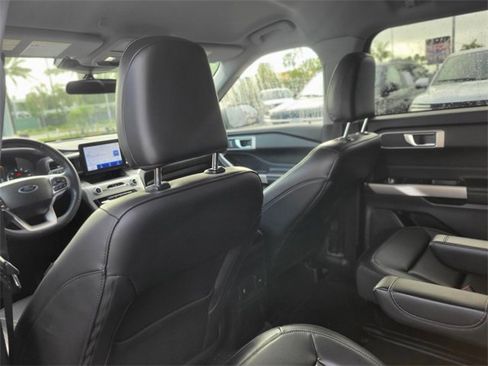 Used 2023 Ford Explorer XLT w/ Equipment Group 202A image 10