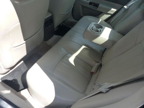 Used 2007 Chrysler 300 C RWD image 13