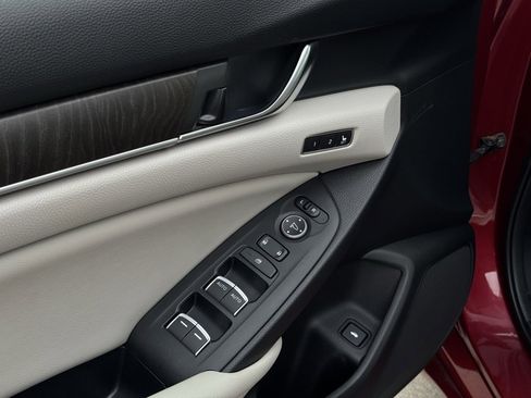 Used 2018 Honda Accord Touring image 17