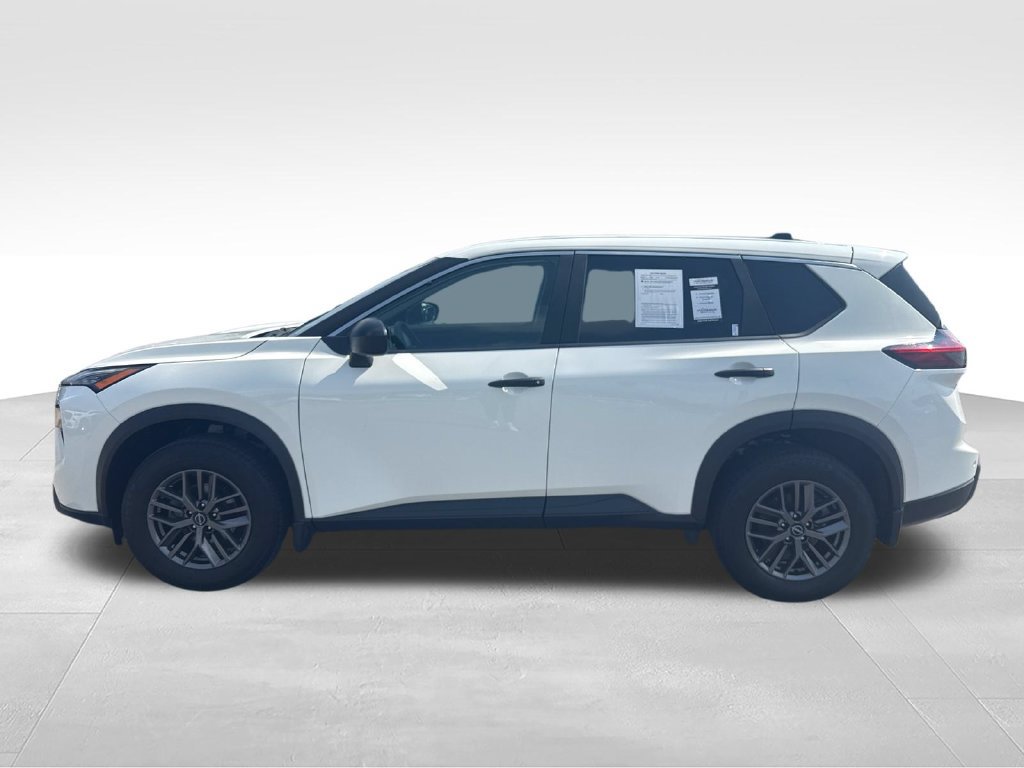 Used 2024 Nissan Rogue S FWD image 2