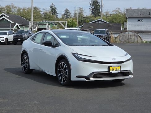 New 2027 Toyota Prius Plug-In Hybrid FWD image 3