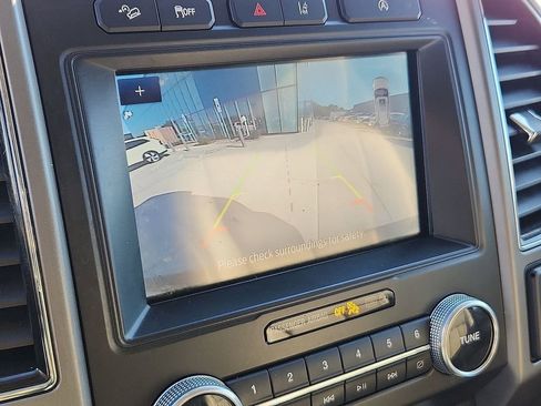 Used 2021 Ford Expedition XLT image 18