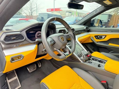 Used 2021 Lamborghini Urus image 12