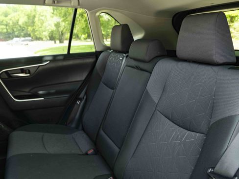 Used 2025 Toyota RAV4 XLE FWD image 18