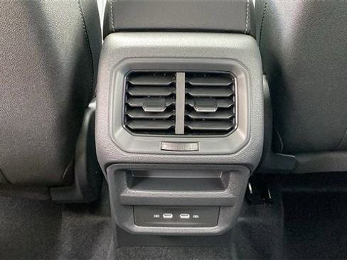 New 2026 Volkswagen Taos SE image 24