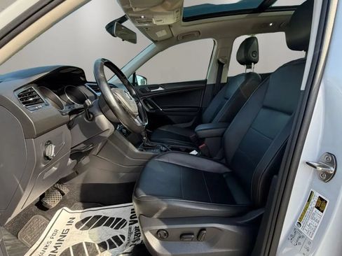 Used 2018 Volkswagen Tiguan SE w/ Panoramic Sunroof Package AWD/4WD image 9