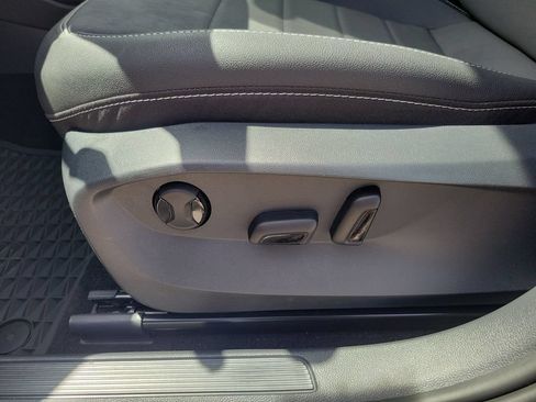 Certified 2024 Volkswagen Taos SE w/ Panoramic Sunroof Package FWD image 23