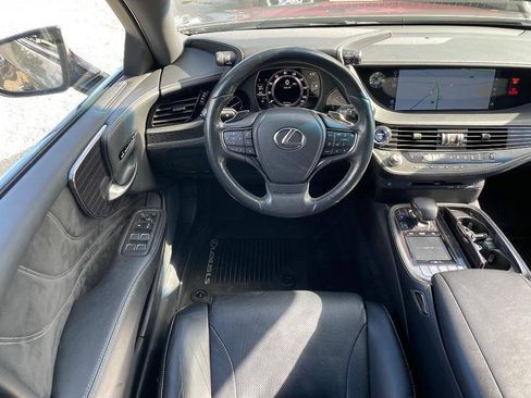 Used 2018 Lexus LS 500h AWD image 16