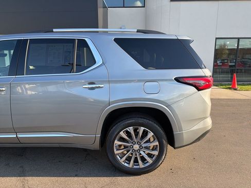 Used 2023 Chevrolet Traverse Premier image 9