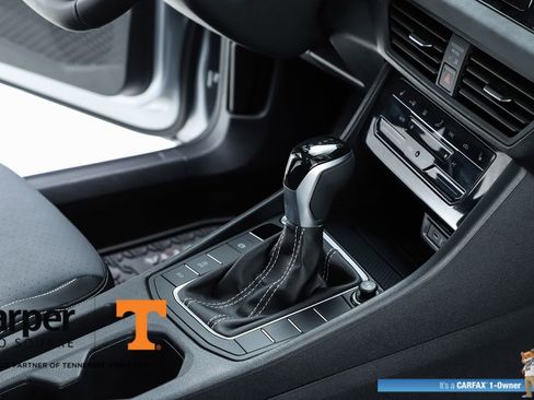 Used 2025 Volkswagen Jetta SE w/ Sunroof Package image 70