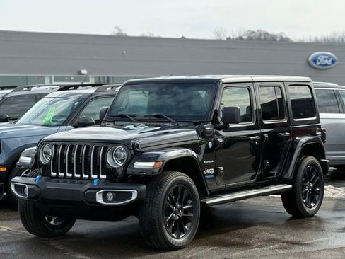 Used 2022 Jeep Wrangler Unlimited Sahara w/ Cold Weather Group image 36