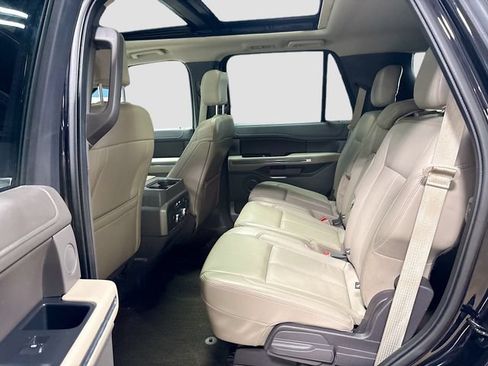 Used 2019 Ford Expedition XLT w/ Equipment Group 202A AWD/4WD image 20