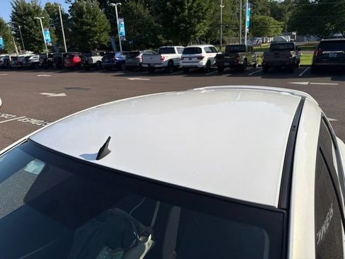 Used 2011 MAZDA MAZDA2 Touring FWD image 5