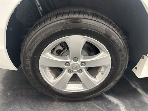 Used 2019 Toyota Sienna L image 31