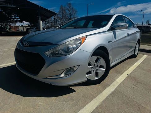 Used 2011 Hyundai Sonata Base image 1
