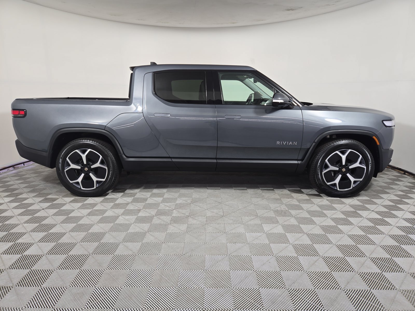 Used 2024 Rivian R1T Adventure Dual AWD/4WD image 6