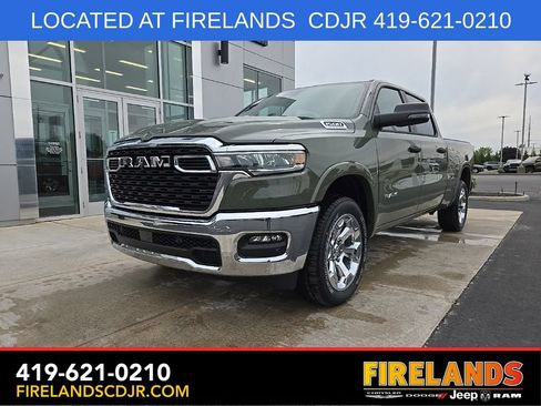 New 2026 RAM 1500 4x4 Crew Cab image 7