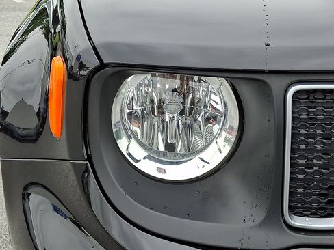 Used 2023 Jeep Renegade Latitude AWD/4WD image 9