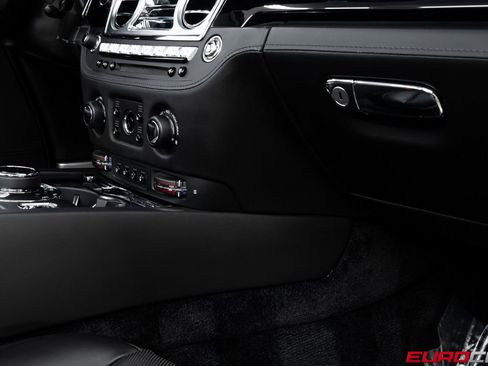 Used 2019 Rolls-Royce Dawn image 32