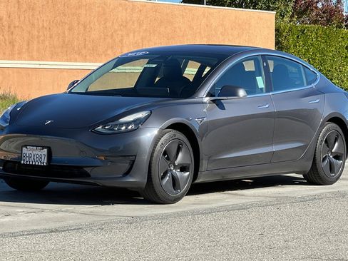 Used 2018 Tesla Model 3 Mid Range image 8