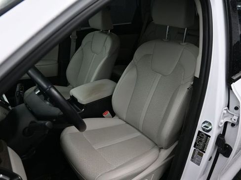 Used 2023 Kia Sorento S image 19