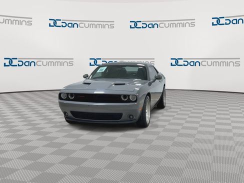 Used 2019 Dodge Challenger SXT w/ Blacktop Package RWD image 3
