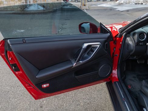 Used 2010 Nissan GT-R Premium image 37