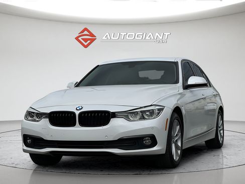 Used 2018 BMW 320i Sedan RWD image 13