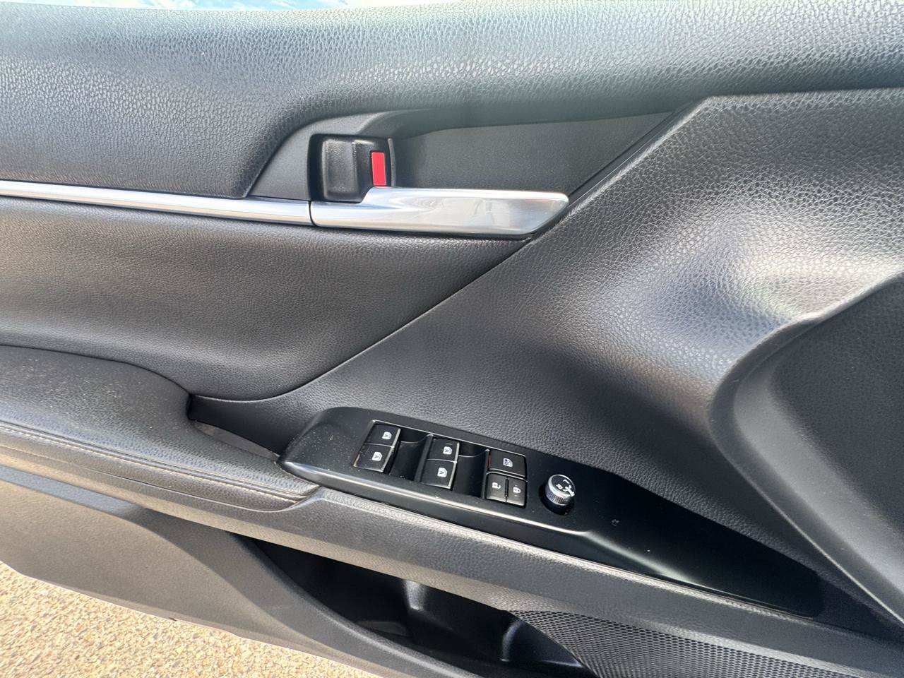 Used 2019 Toyota Camry XSE FWD image 21