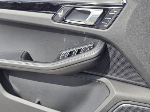 Used 2023 Porsche Macan image 28