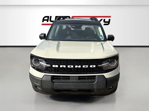 Used 2025 Ford Bronco Sport Outer Banks w/ Outer Banks Tech Package+ image 2