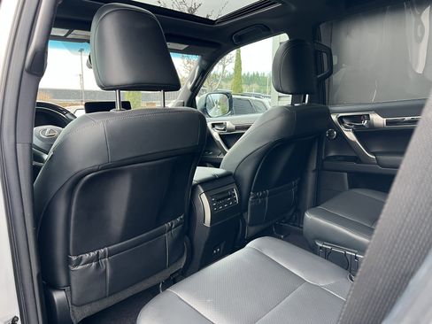 Used 2022 Lexus GX 460 Luxury w/ Sport Design Package image 12