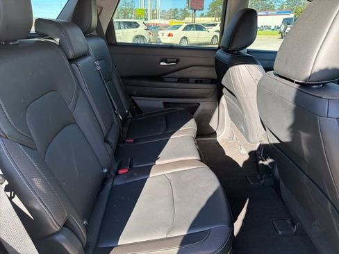 Used 2023 Nissan Pathfinder SL image 15
