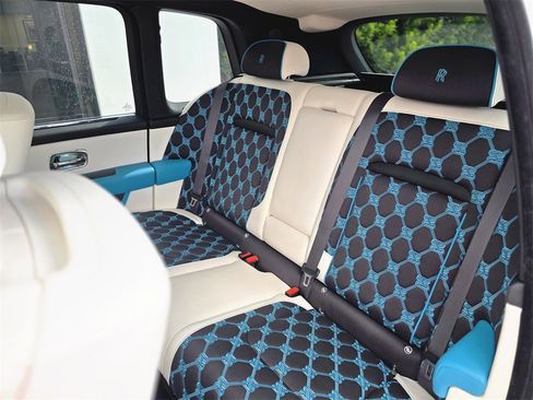 Used 2025 Rolls-Royce Cullinan image 23