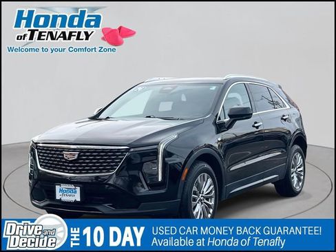 Used 2024 Cadillac XT4 Premium Luxury image 2