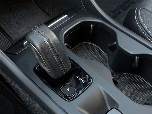 Used 2019 Volvo XC40 T5 Momentum image 12