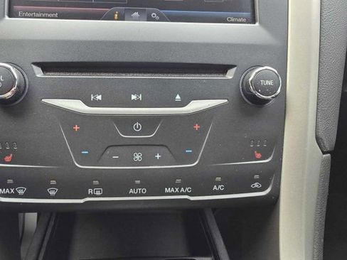 Used 2013 Ford Fusion SE image 23