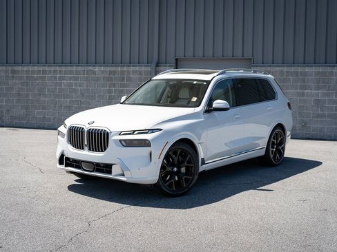 Used 2023 BMW X7 xDrive40i w/ Executive Package AWD/4WD image 4