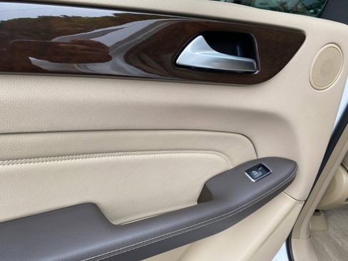 Used 2015 Mercedes-Benz ML 350 2WD w/ Premium 1 Package image 40