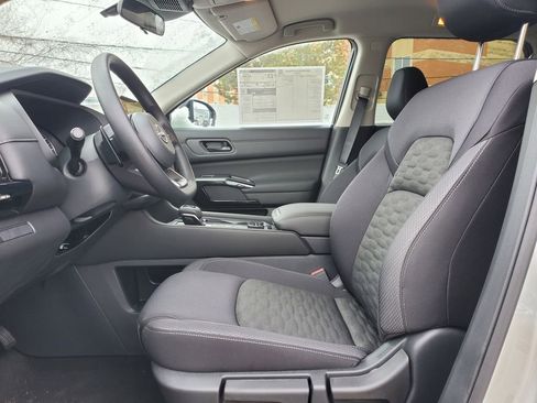 New 2025 Nissan Pathfinder S image 17