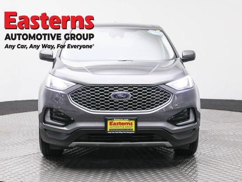 Used 2023 Ford Edge SEL image 2
