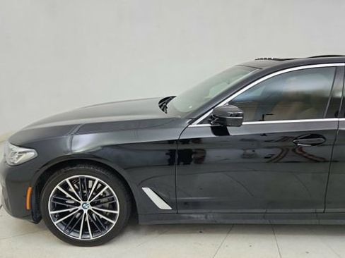 Used 2021 BMW 530i w/ Convenience Package image 4