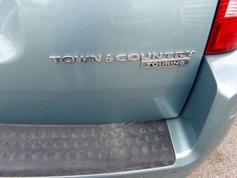 Used 2010 Chrysler Town & Country Touring FWD image 42