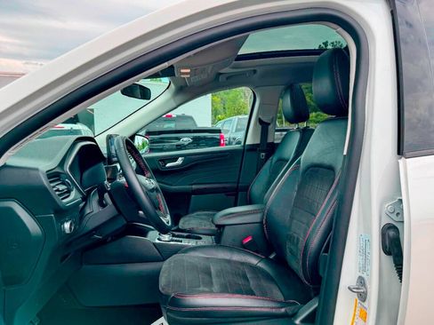 Used 2022 Ford Escape SEL w/ SEL Stealth AWD Package image 16