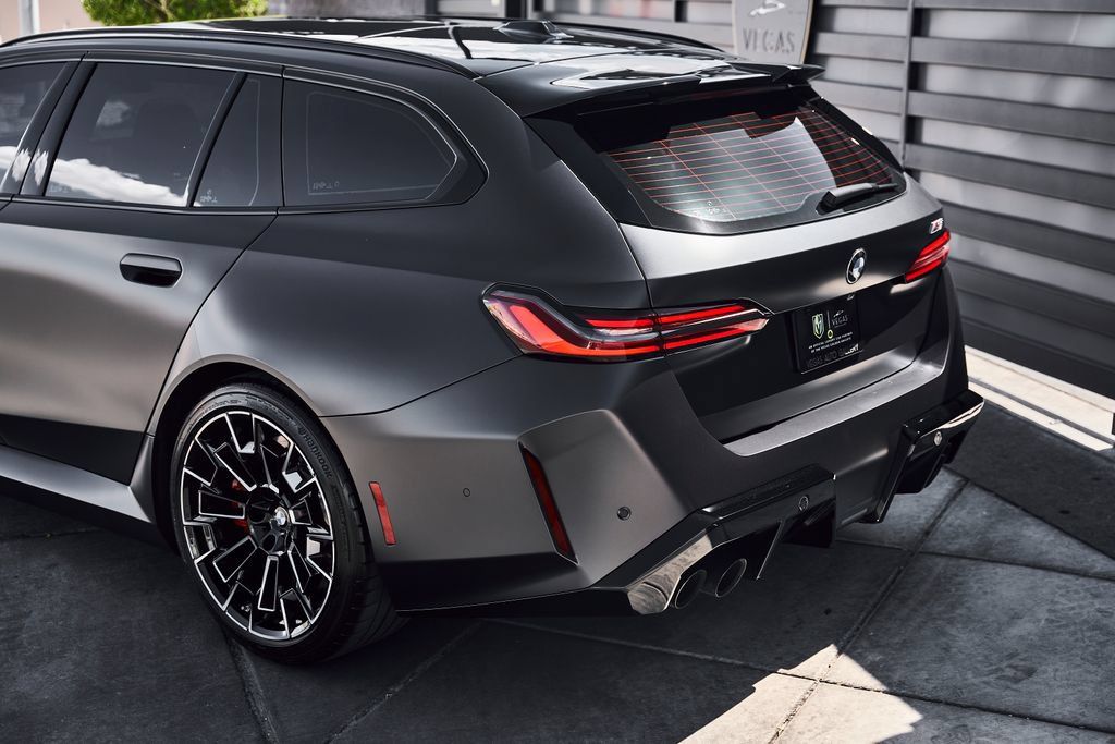 Used 2026 BMW M5 Touring AWD/4WD image 9