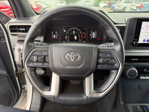 Certified 2025 Toyota 4Runner SR5 AWD/4WD image 9