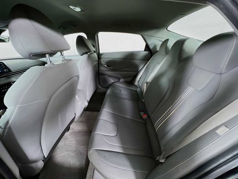 Certified 2025 Hyundai Elantra Sport FWD image 23