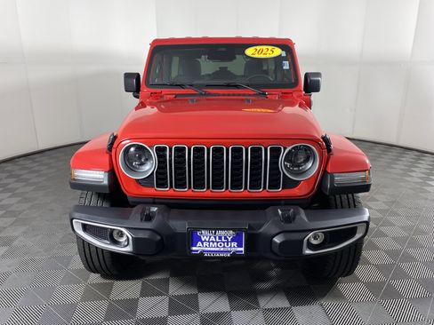 Used 2025 Jeep Wrangler Unlimited Sahara AWD/4WD image 11